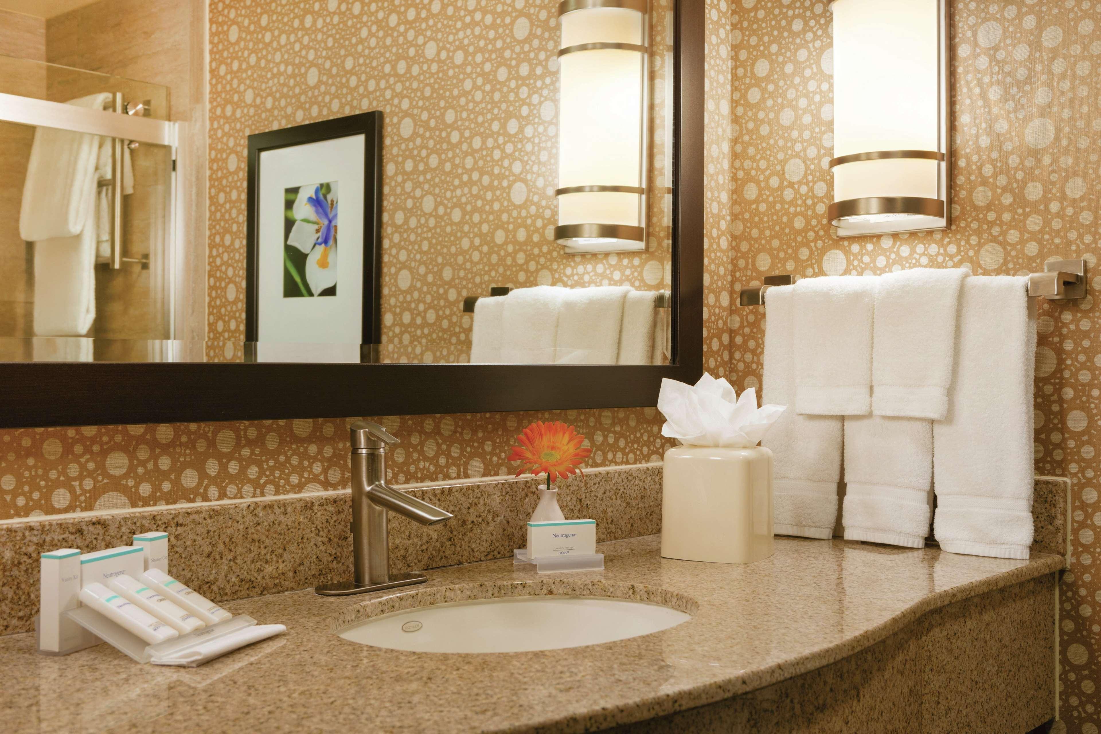 Hilton Garden Northwest Hotel 3*