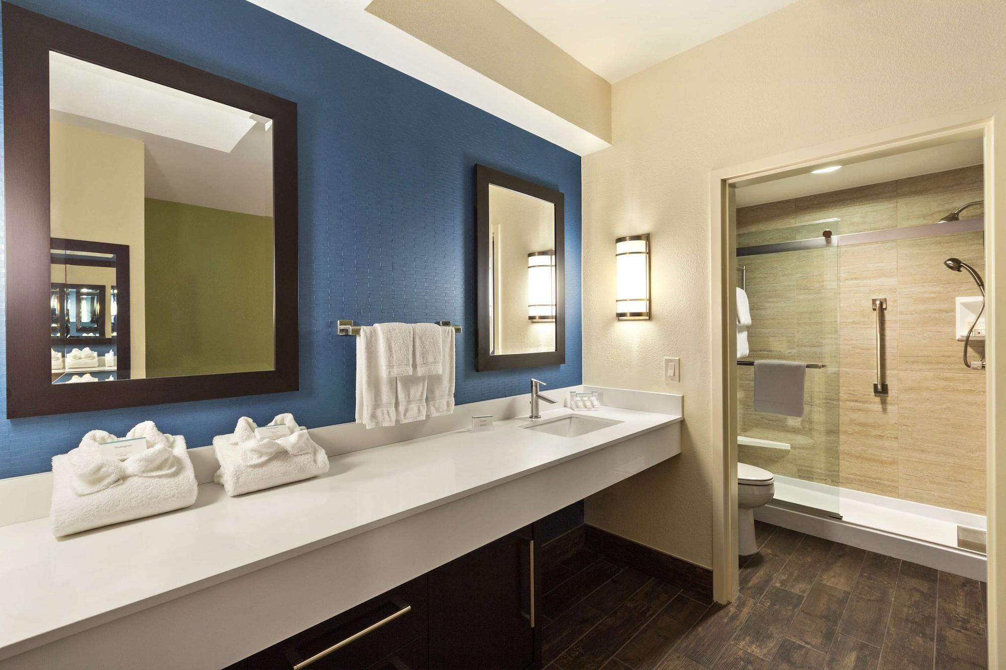 Hilton Garden Northwest Hotel 3*